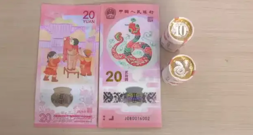 年轻人也一早来排队！“蛇钞”兑换首日有人转手就卖，最高溢价150%！专家：“蛇钞”不一定能复制“龙钞